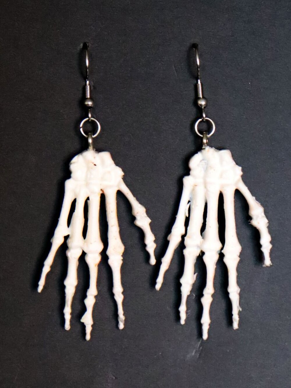 🧡 White Recycled Plastic Halloween Spooky Skeleton Hand Earrings
